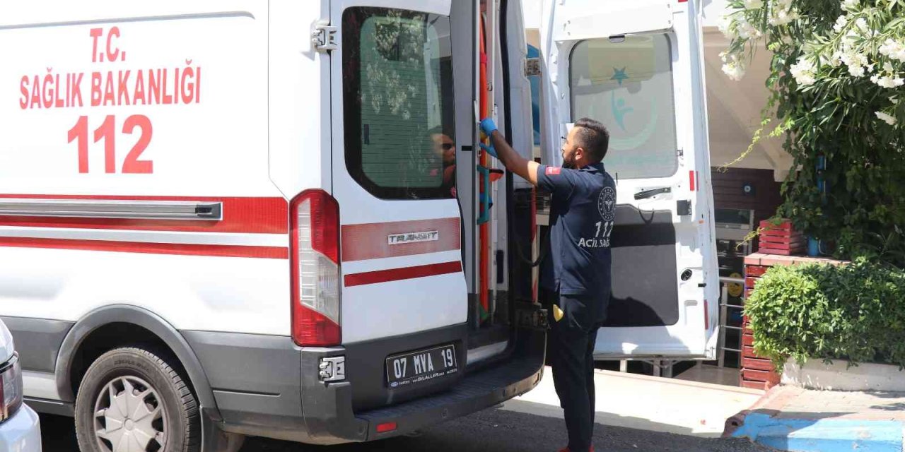 Havuz Başında Ayağı Kayan Turist Yaralandı