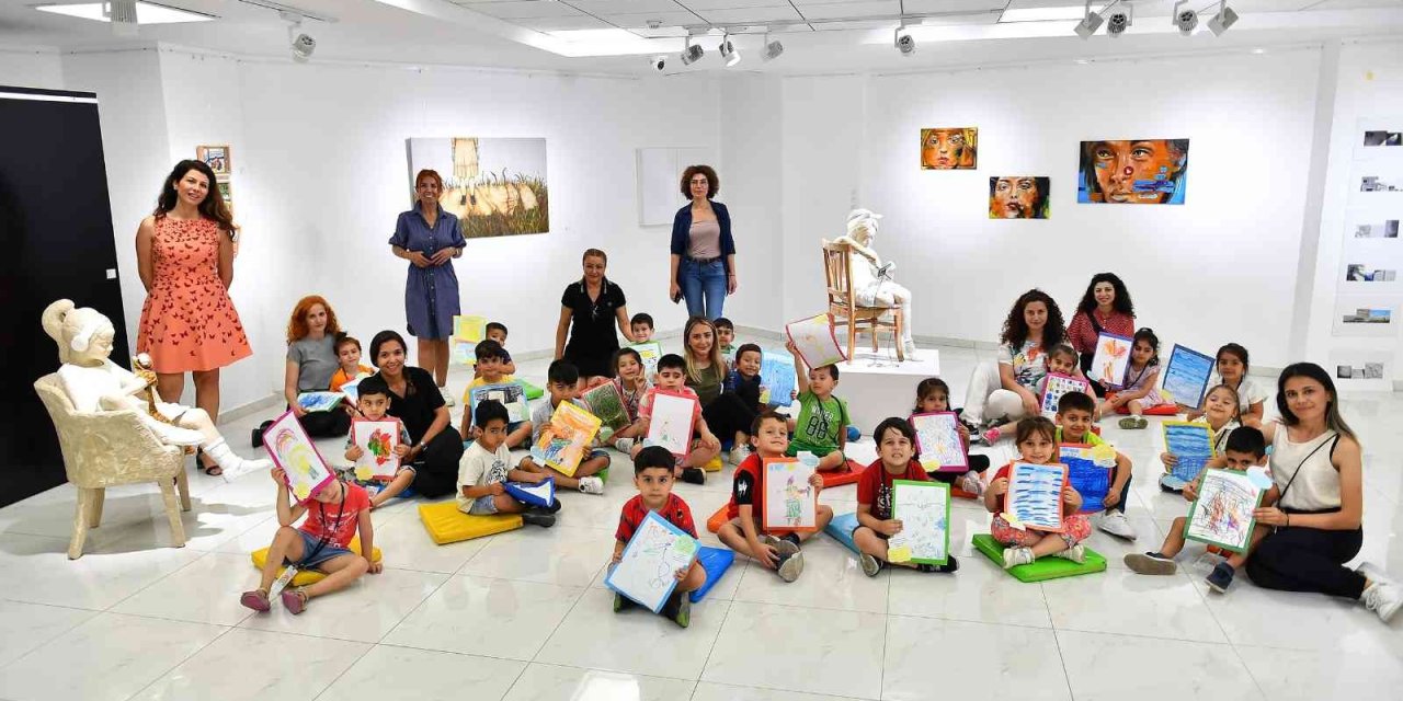 Minik Ressamlar, Ahmet Yeşil Sanat Galerisinde Buluştu