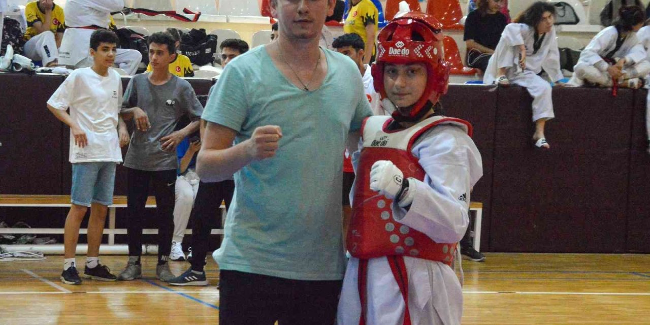 Tekvandoda Mersin Şampiyonu Cansu Nayman Oldu