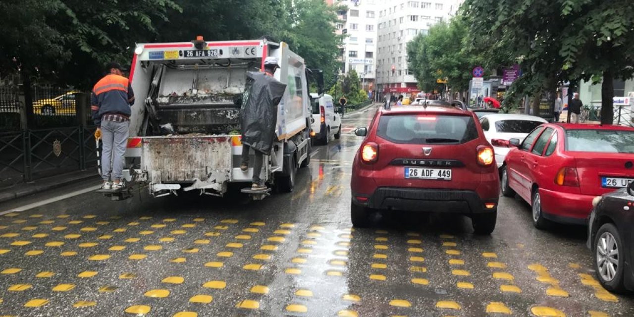 Dörtlüyü Yakan Yola Bırakıp Gidiyor