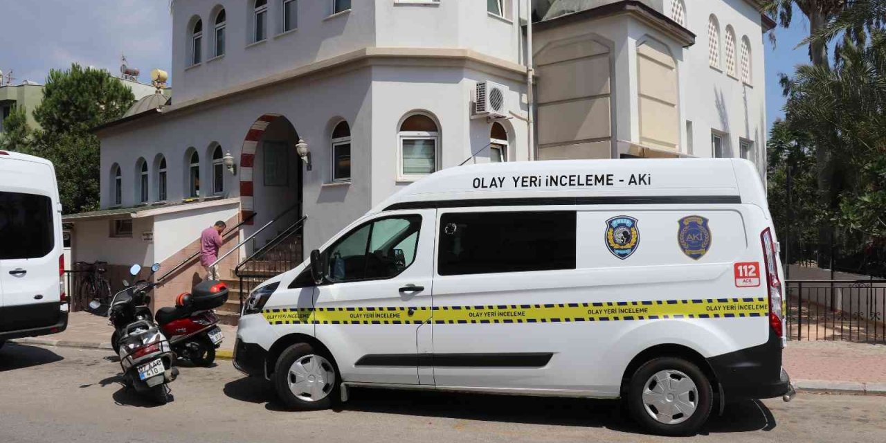 Namaz Kılma Bahanesi İle Girdiği Camiden Bilgisayar Çaldı