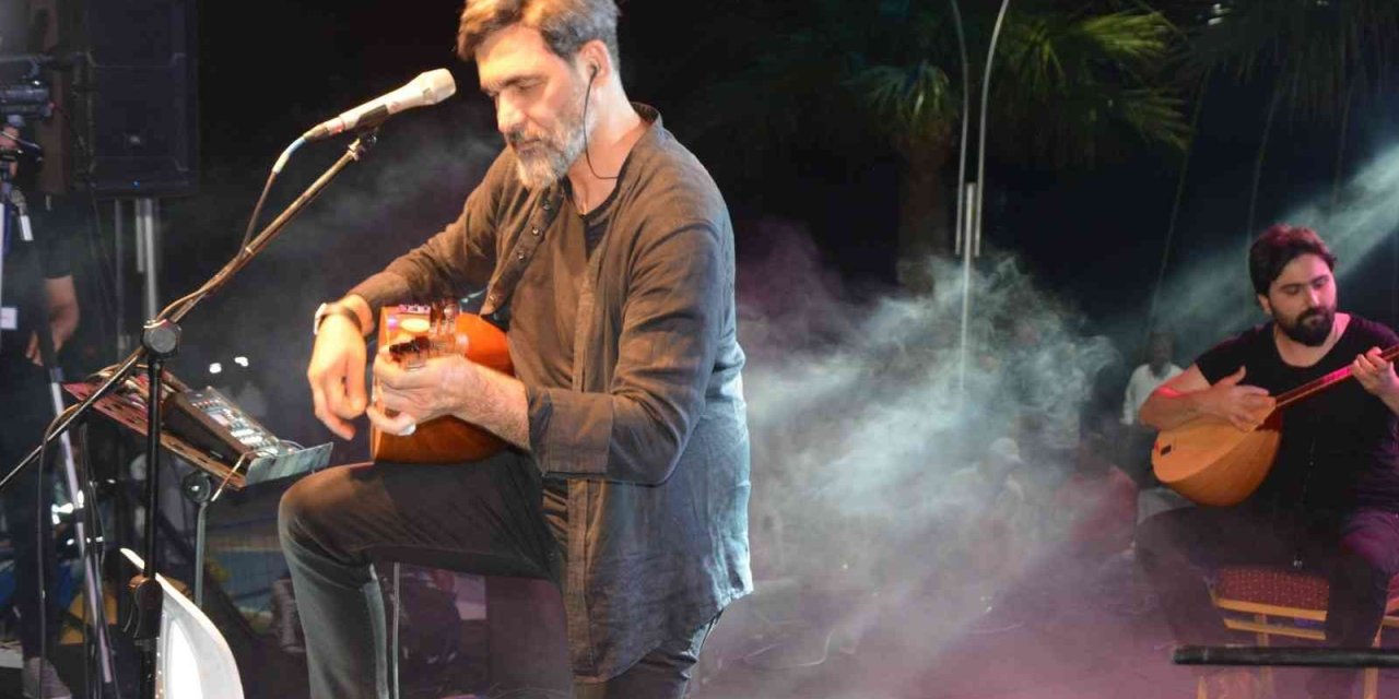 Sanatçı Uğur Işılak Bozyazı’da Konser Verdi