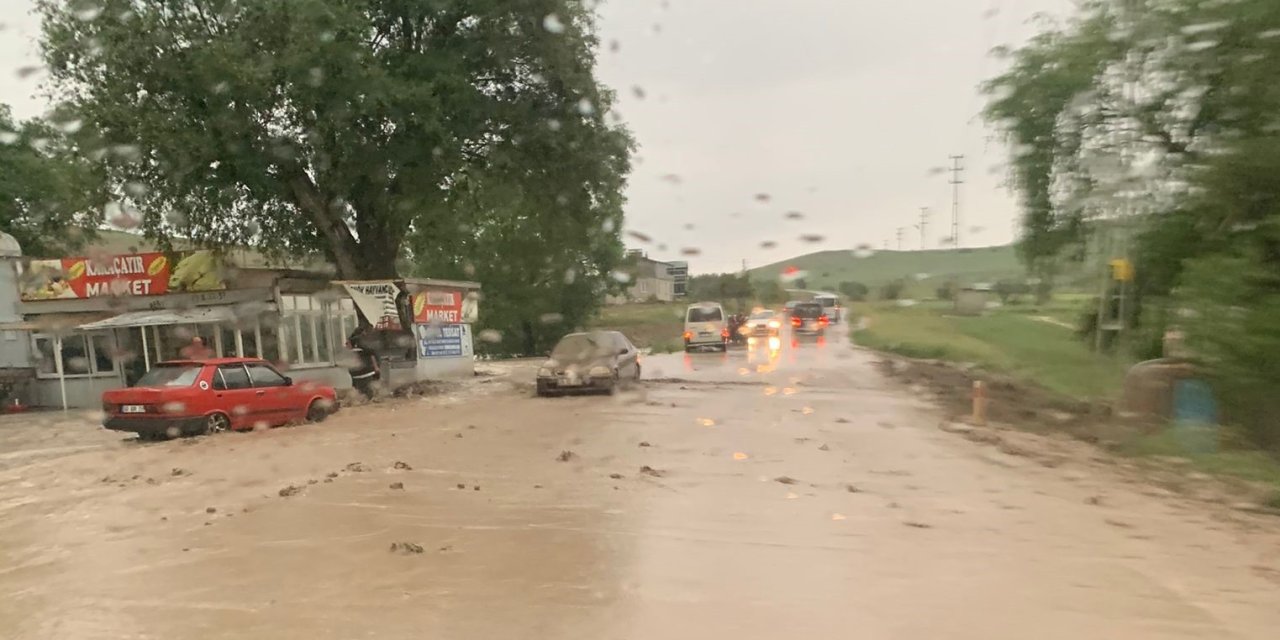 Kayseri’de Sağanak Yağış Hayatı Olumsuz Etkiledi