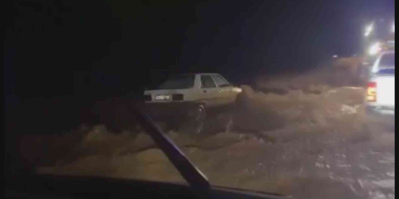 Kayseri’de Sağanak Yağış Sele Neden Oldu