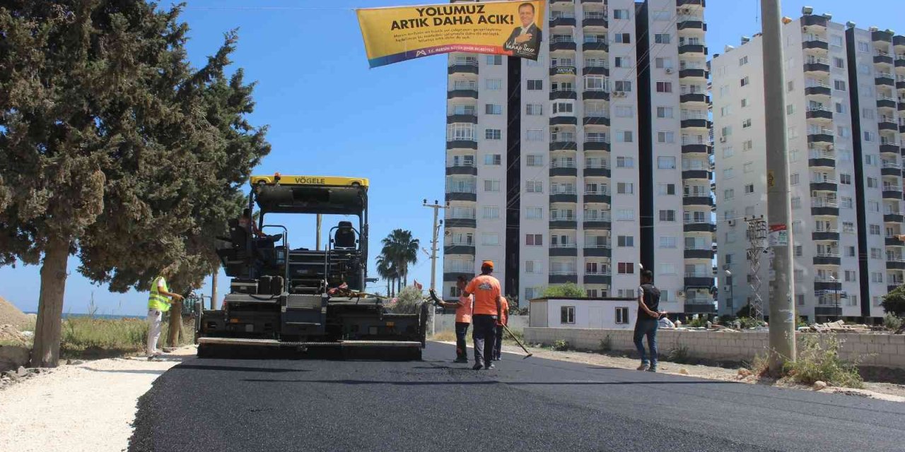 Büyükşehir Belediyesi, Çeşmeli Sahil Kesimindeki Yolları Yeniliyor