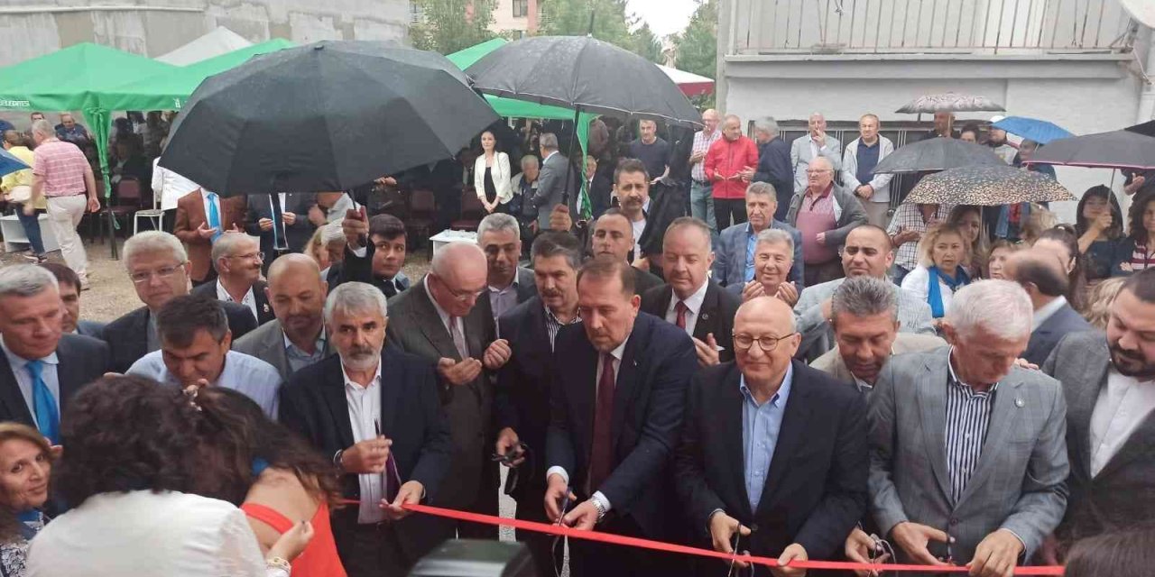 Sivrihisarlılar Derneği’nin Hizmet Binası Ve Yıl Sonu Sergisi Açılışı