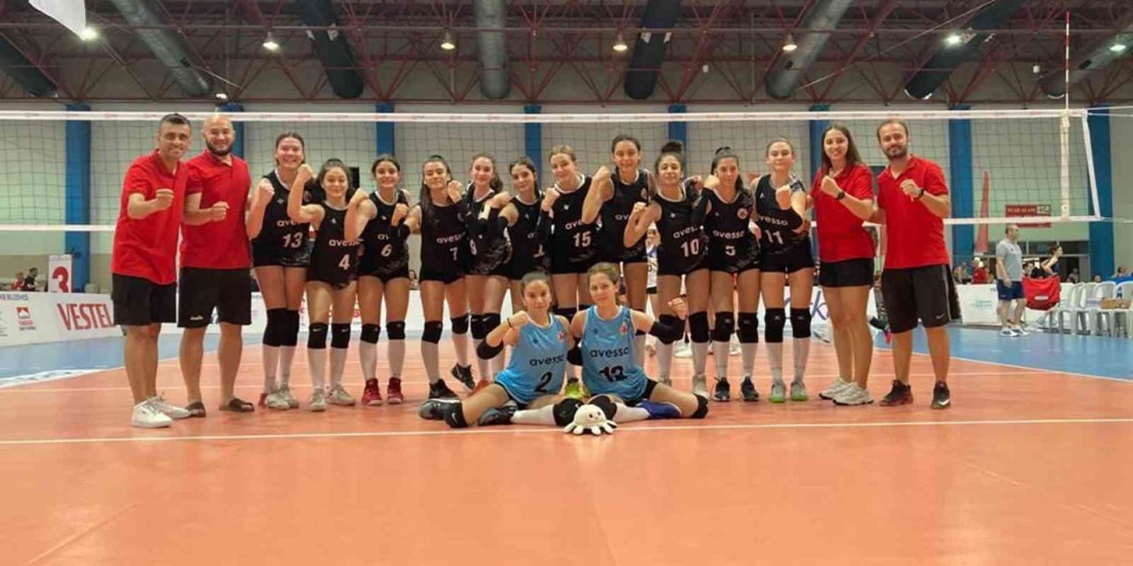 Döşemealtı’nın “nar Taneleri” Türkiye’nin En İyi 8 Takımı Arasında