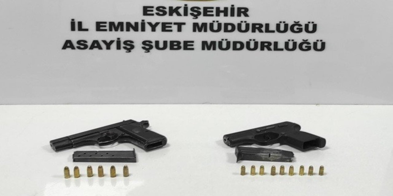 Şüpheli Şahısların Üzerinde Silah Ele Geçirildi