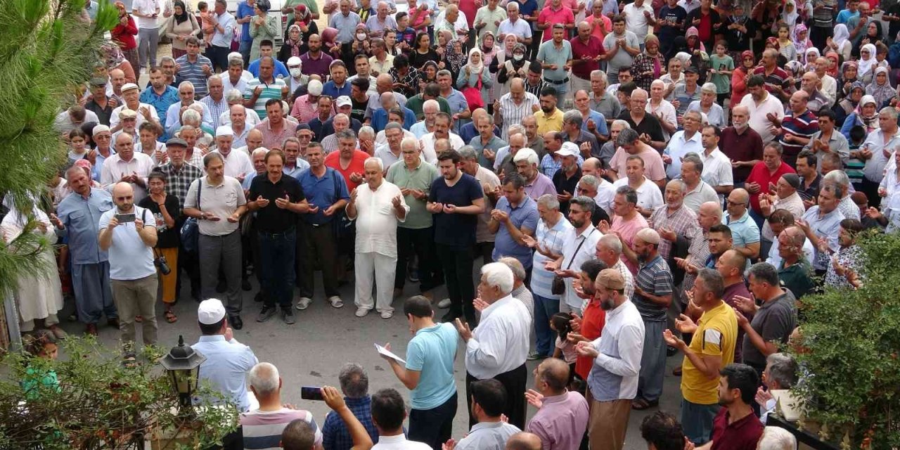 Pandemi Sonrası Mersin’den İlk Hacı Kafilesi Gözyaşları İle Yola Çıktı