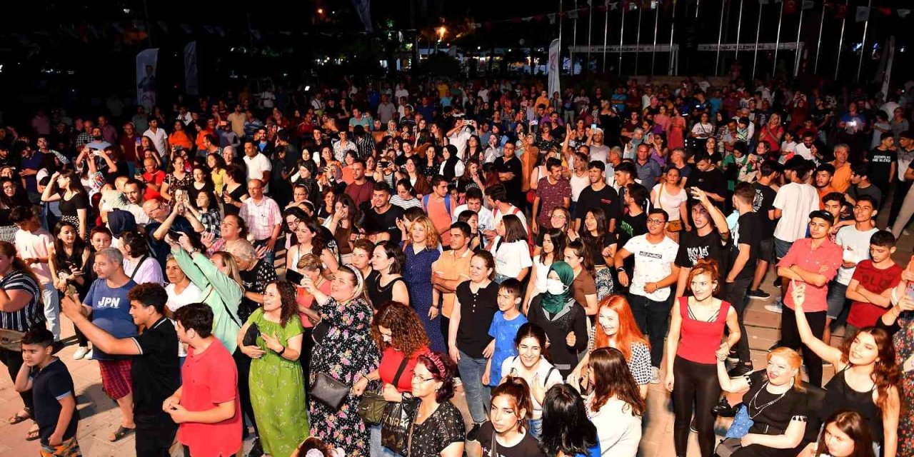 Kurs Merkezi Öğrencileri, Yks Öncesi Konserle Stres Attı