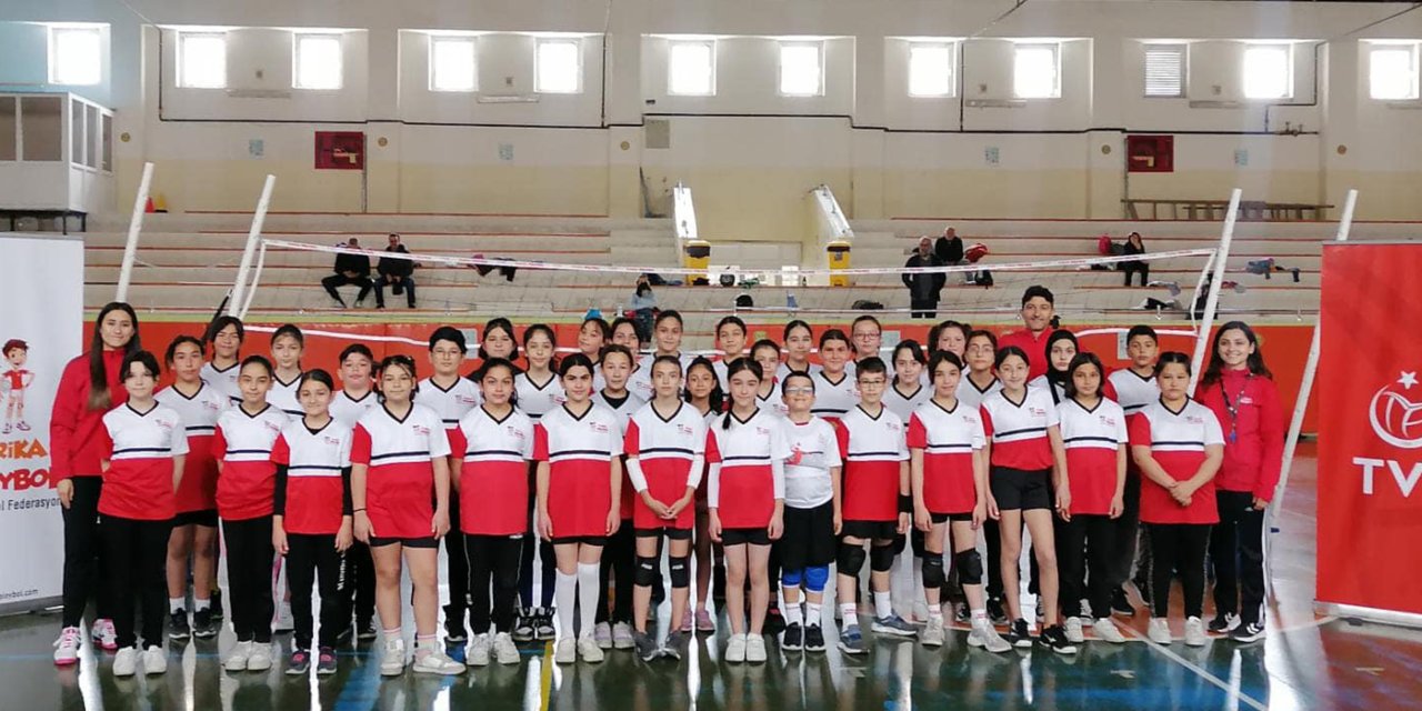 Fabrika Voleybol Okuluna Karaman’da İlgi Sürüyor