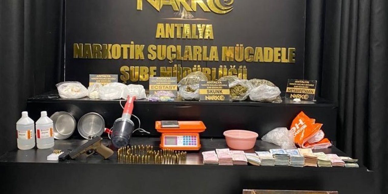 Evlerinde Uyuşturucu Madde Depolayan Şüpheliler Yakalandı