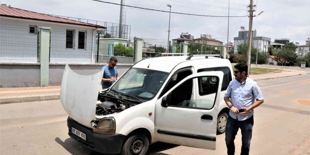 Gece Uyumak İçin Araç Çaldılar