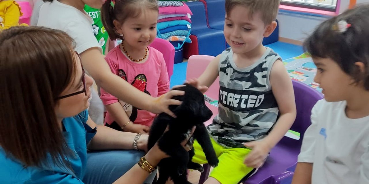 Hayvan Sevgisi İle Büyüyorlar