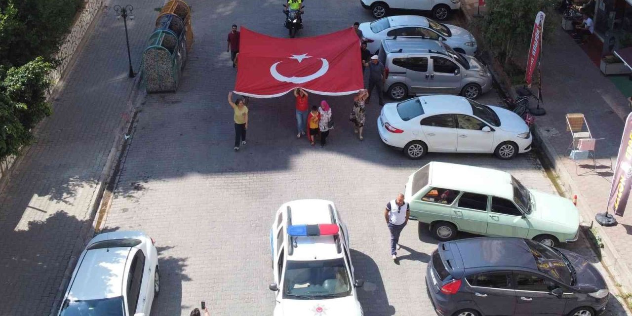 Polis Eskortuyla Evden Alındı, Okulunda Şampiyon Gibi Karşılandı