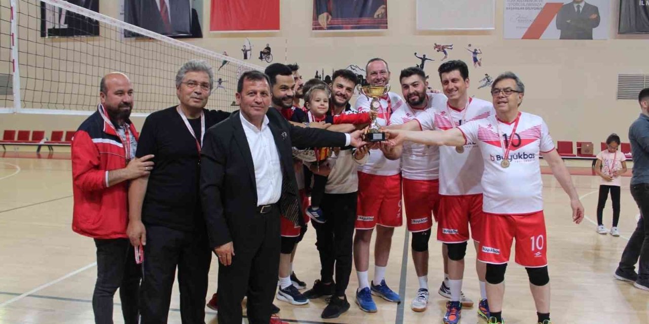 Kurumlar Arası Voleybol Turnuvası Şampiyonu Büyükbaş Yapı Denetim Oldu