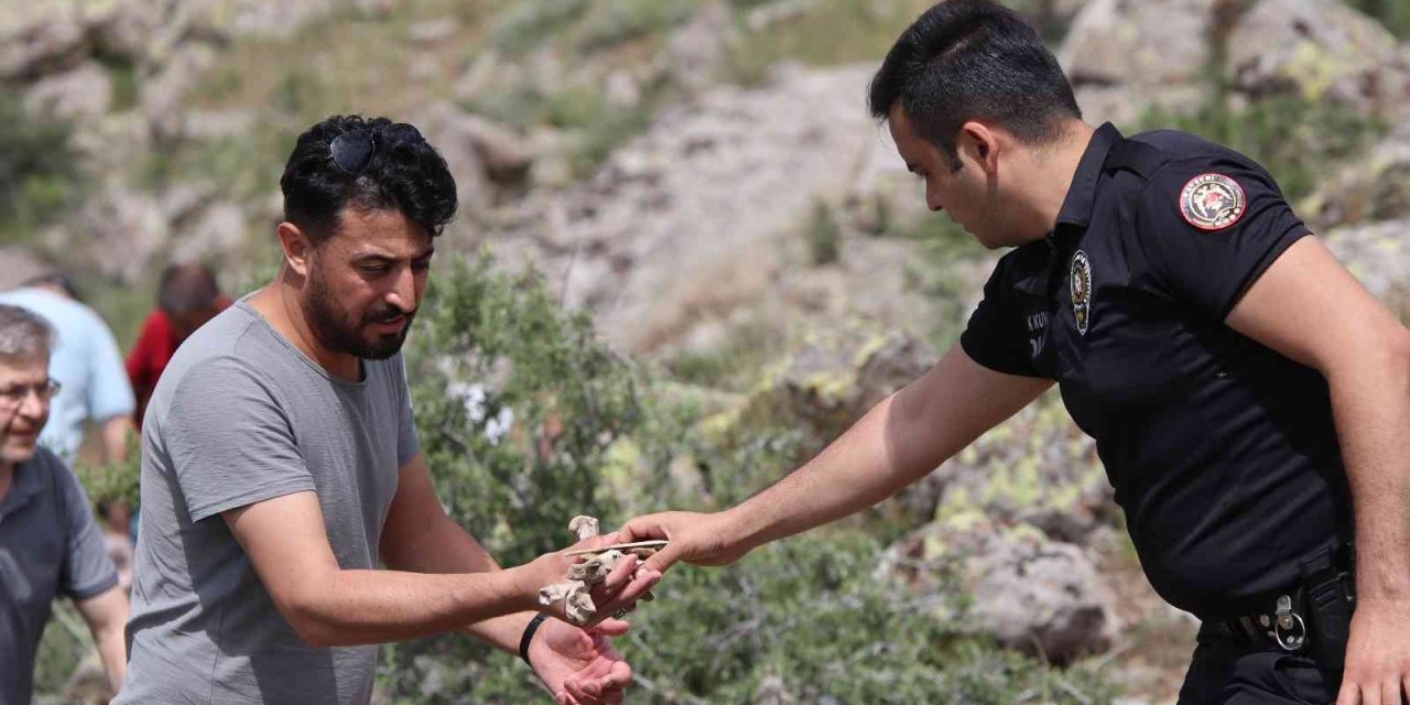 Kayseri’de Şok Olay: Şüphelinin İtiraf Ettiği Vadide Onlarca Kemik Bulundu