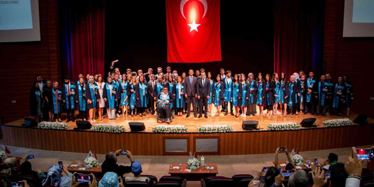 Kayü Sosyal Bilimler Myo, 2021-2022 Eğitim-öğretim Yılı Mezunlarını Verdi