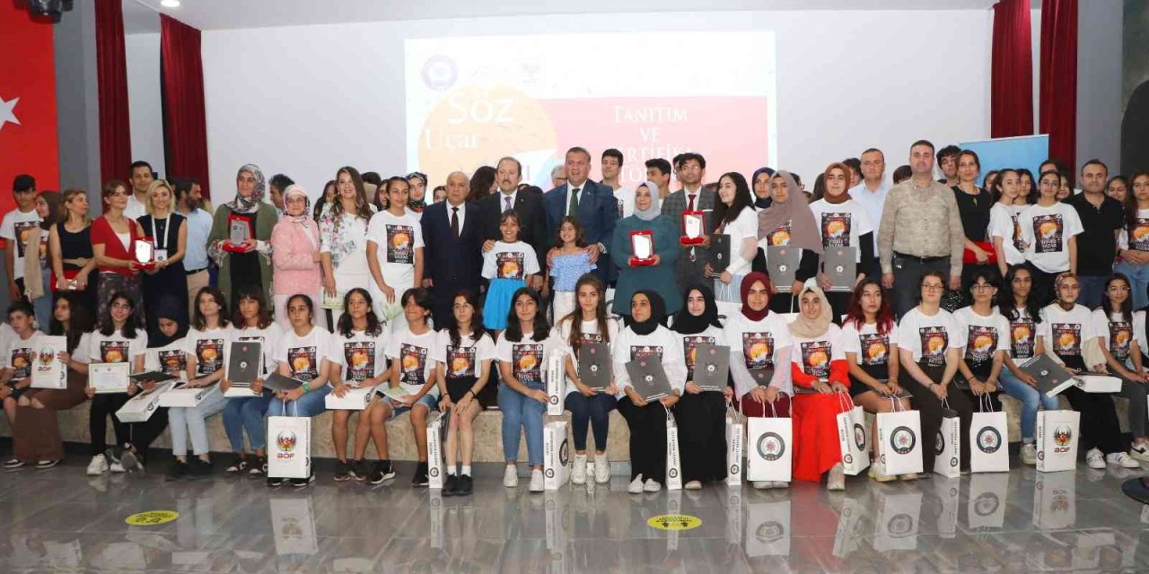 ’söz Uçar Yazı Kalır’ Projesinin Ödül Töreni Yapıldı