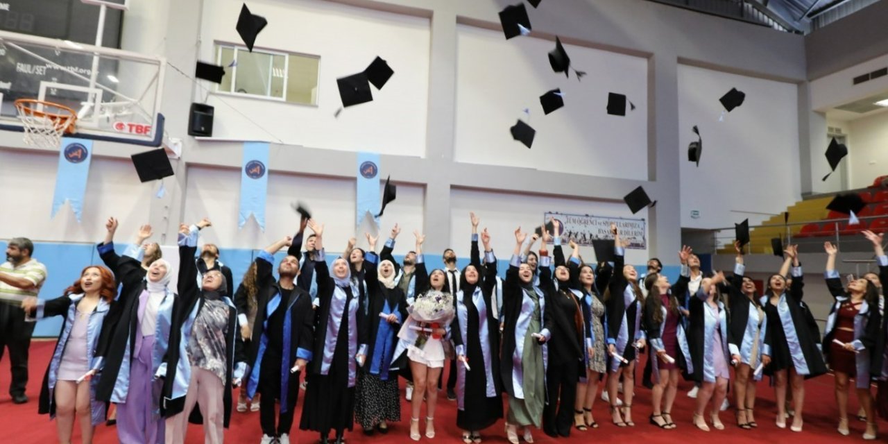 Hemşirelik Fakültesi Öğrencileri Ant İçerek Mezun Oldu