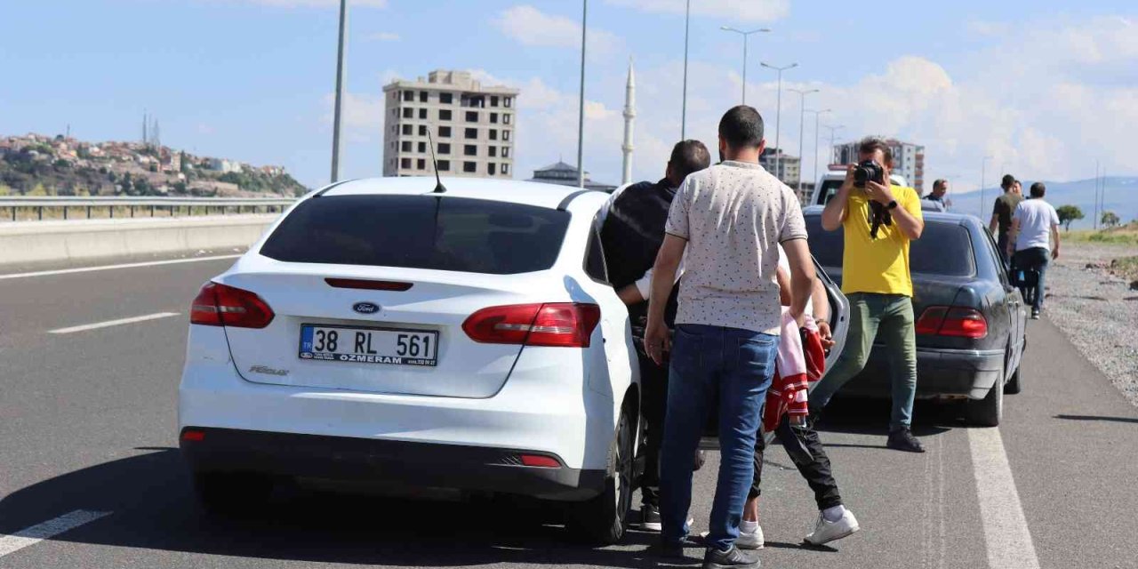 Polisten Kaçan Araç Kovalamaca Sonucu Yakalandı