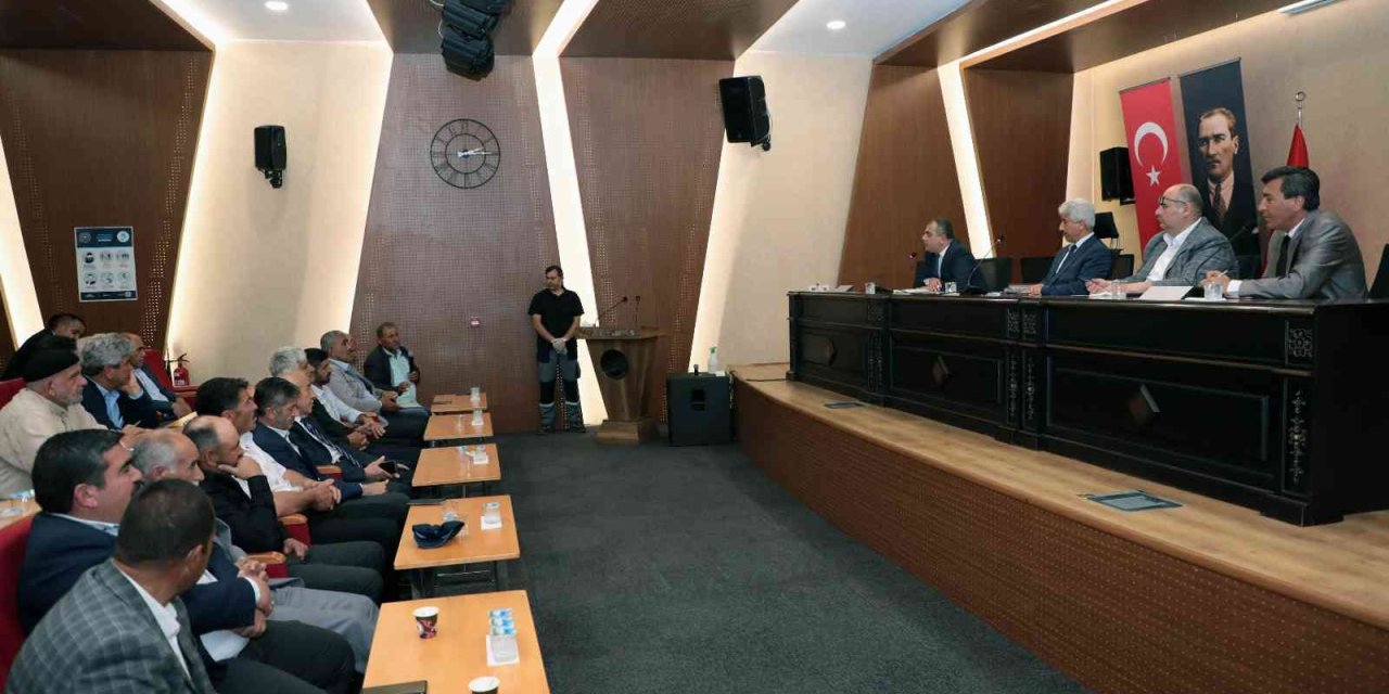 Talas Kırsalındaki Muhtarlarla Altyapı Toplantısı