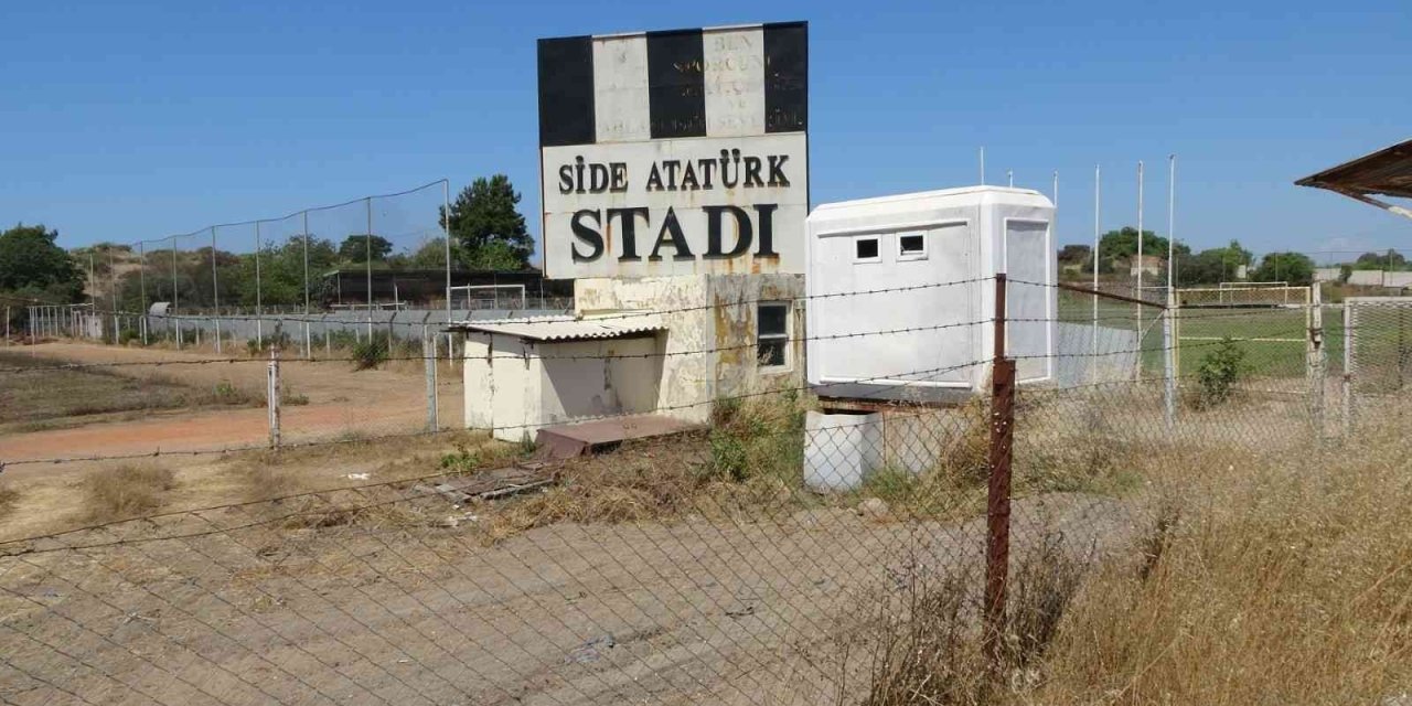 Side Atatürk Stadı Bakıma Alındı