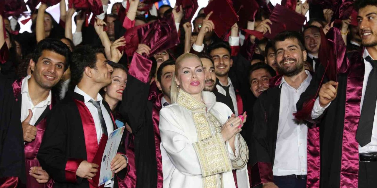 Akdeniz Üniversitesi Tıp Fakültesi’nden 438 Hekim Mezun Oldu