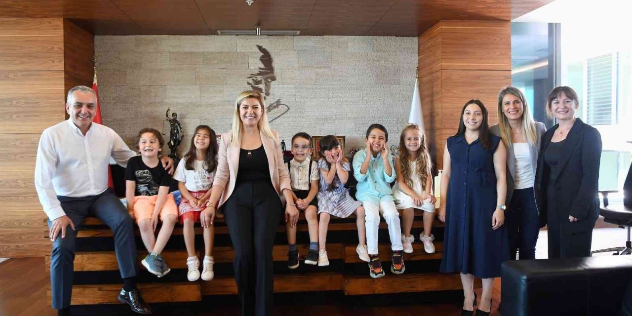 Minik Öğrencilerden Başkan Esen’e Babalar Günü Sürprizi