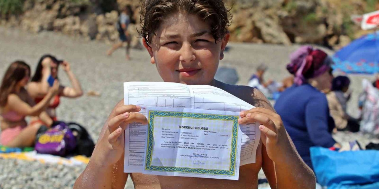 Karnesini Alan Denize Koştu, Dünyaca Ünlü Sahil Çocuklarla Doldu