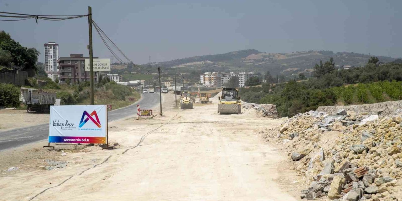 Tarsus’ta Yol Çalışmaları Devam Ediyor