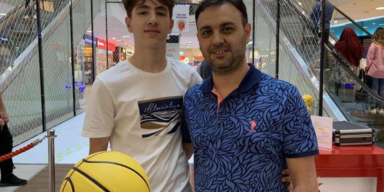 Babalar Ve Çocukları Şut Yarışında