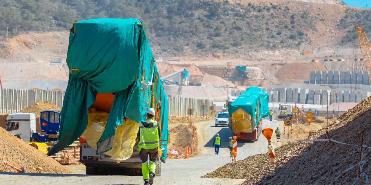 Akkuyu Ngs’nin 1’inci Ünitesinde Kullanılacak Polar Vinç İnşaat Sahasına Ulaştı