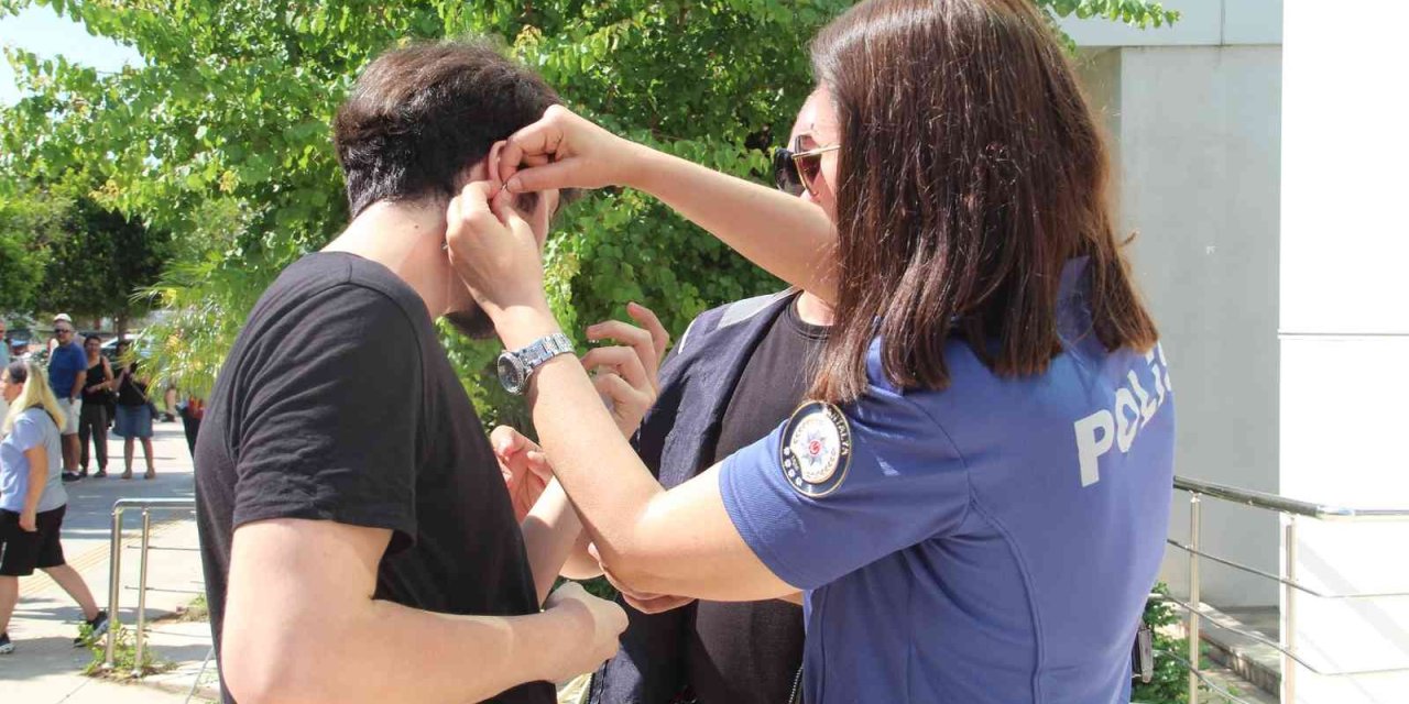 Kulağındaki Küpeler Sınavı Kaçırmasına Neden Oldu