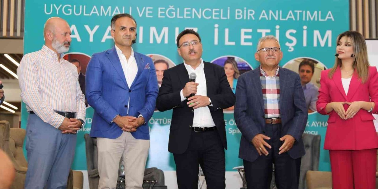 Ünlü Radyocu Ve Haber Spikerleri Kayseri’de Söyleşiye Katıldı