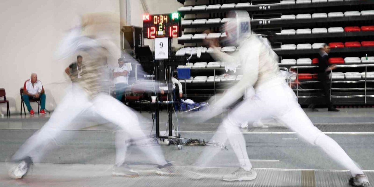 Avrupa Eskrim Şampiyonası Antalya’da, Heyecan Dolu Müsabakalarla Devam Ediyor