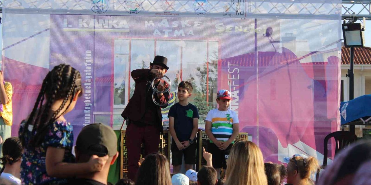 Kanseri Yenen Çocuklar Maske Attı