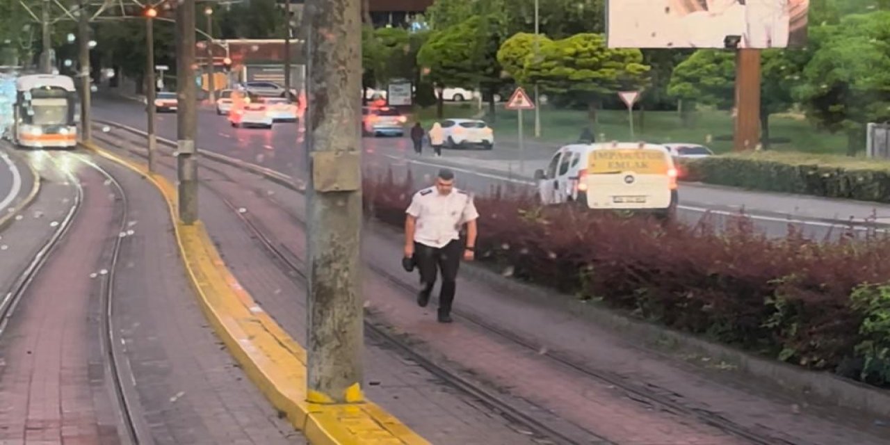 Kayganlaşan Yolda Zor Anlar Yaşayan Vatmana Meslektaşı Yardım Etti