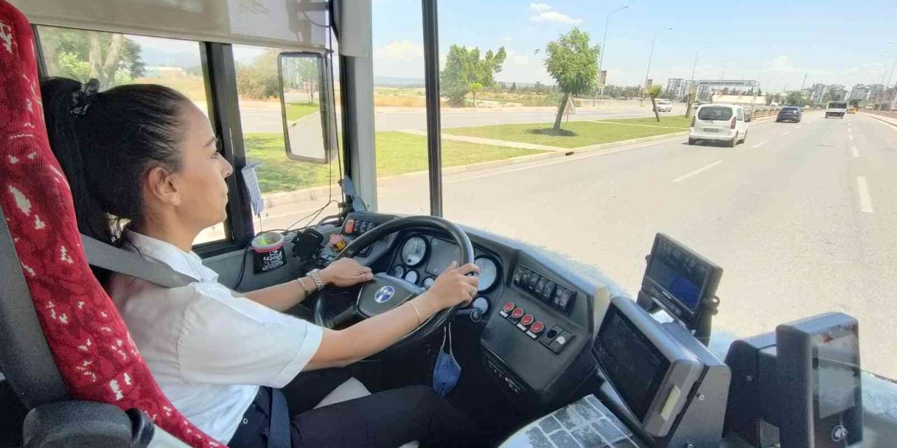 Erkeklerin Tepkisine Rağmen, Mesleğini 9 Yıldır Başarıyla Yapıyor