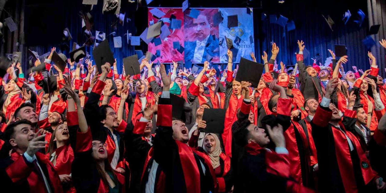 Selçuk Üniversitesinde Genç Hukukçular Mezuniyet Sevinci Yaşadı