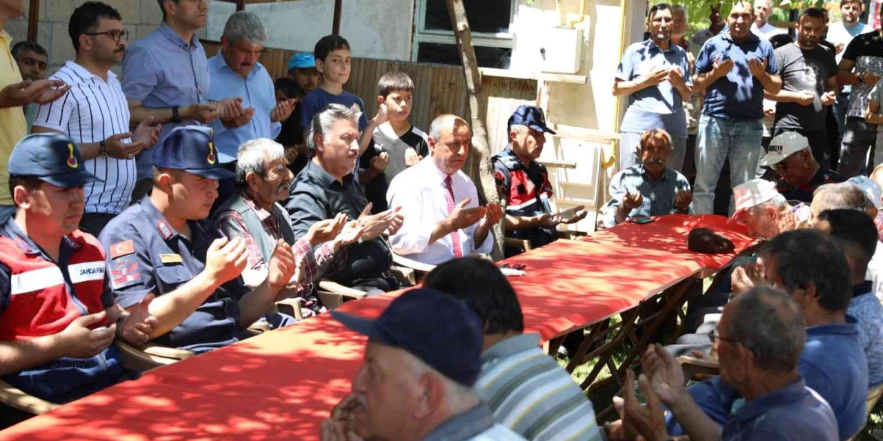 Turan Mahallesi’nde ’şükür Duası’ Yapılarak Pilav İkram Edildi