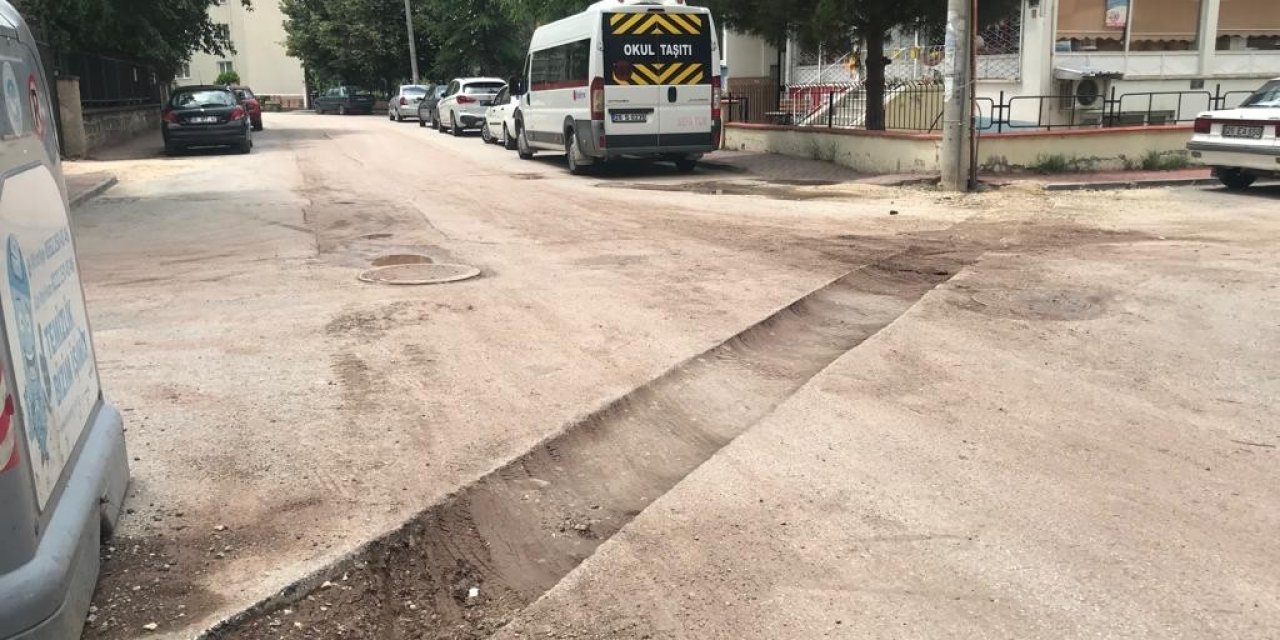 Yolu Kesen Çukur Araç Sürücülerinin Korkulu Rüyası Oluyor