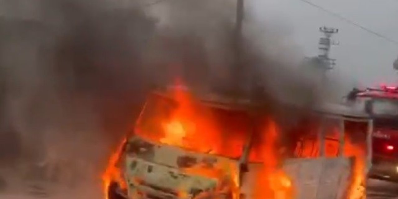 Tarsus’ta Tarım İşçilerini Taşıyan Servis Aracı Alev Alev Yandı