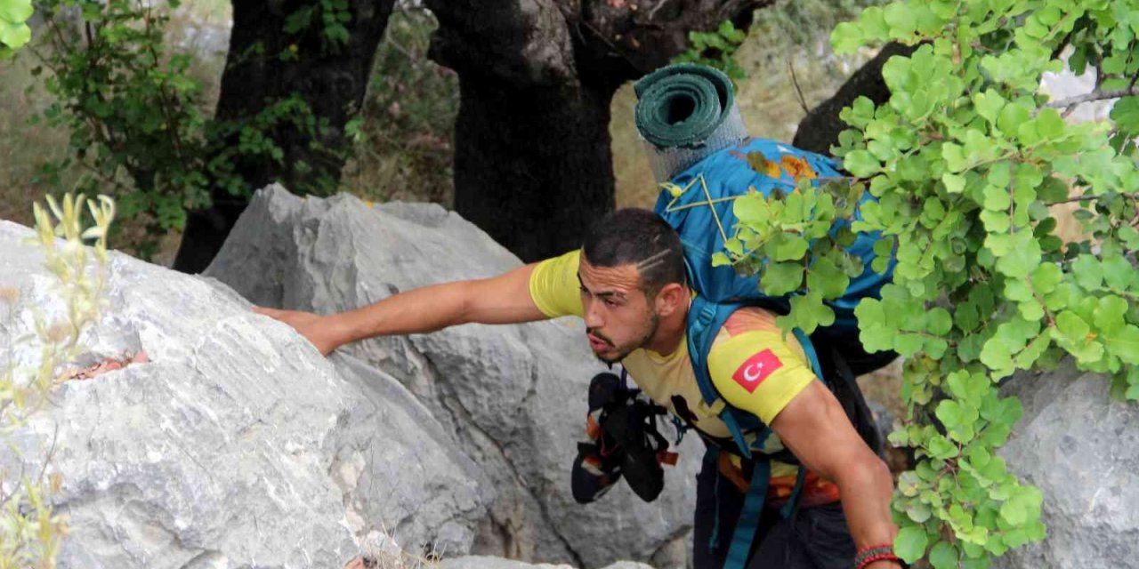 Üç Yıl Önce Çıktığı Dağda Mahsur Kalan Gencin Yaşadıkları Hayatını Değiştirdi