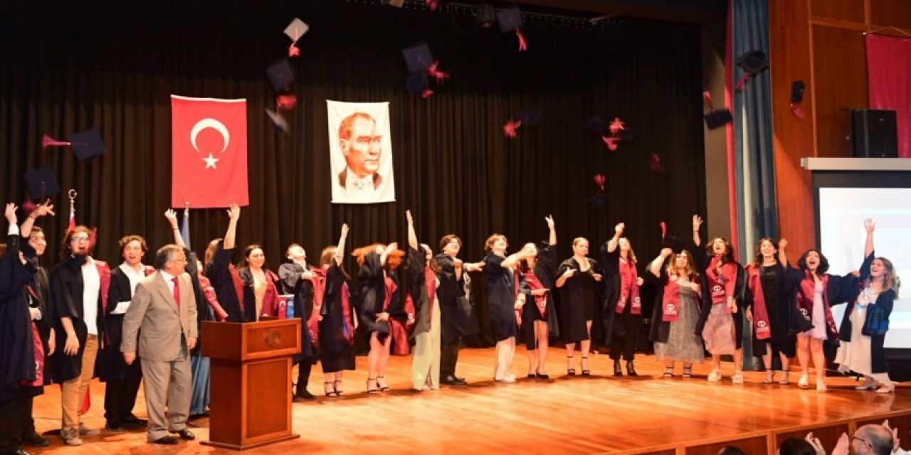 Devlet Konservatuvarında Mezuniyet Sevinci