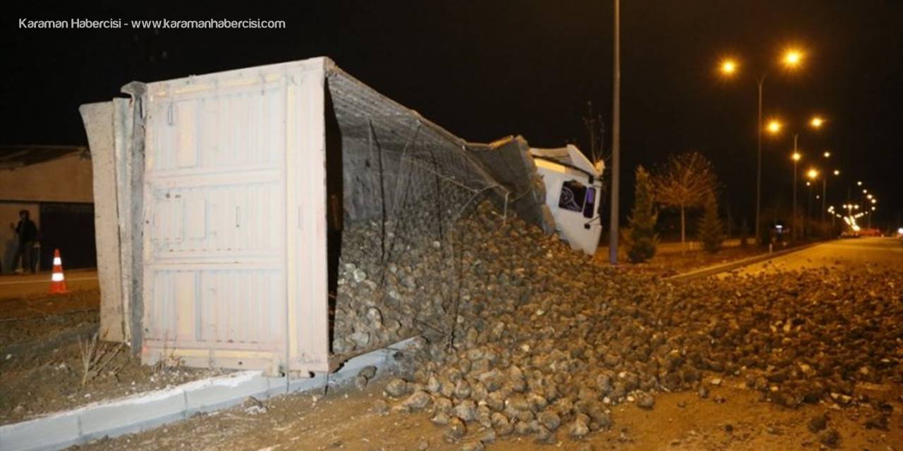 Karaman Ereğli Yolunda Pancar Tırı Devrildi