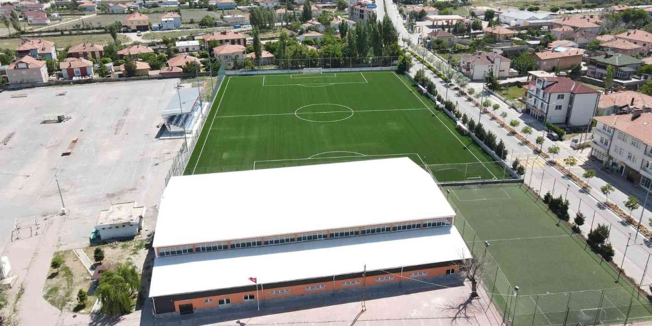 Tomarza İlçe Stadı Ve Spor Salonu Tamamlandı