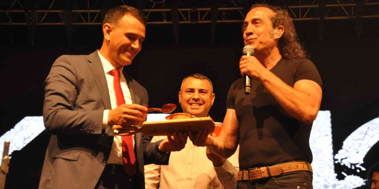 Kıraç Sahnede Silifke Yoğurdu Yedi