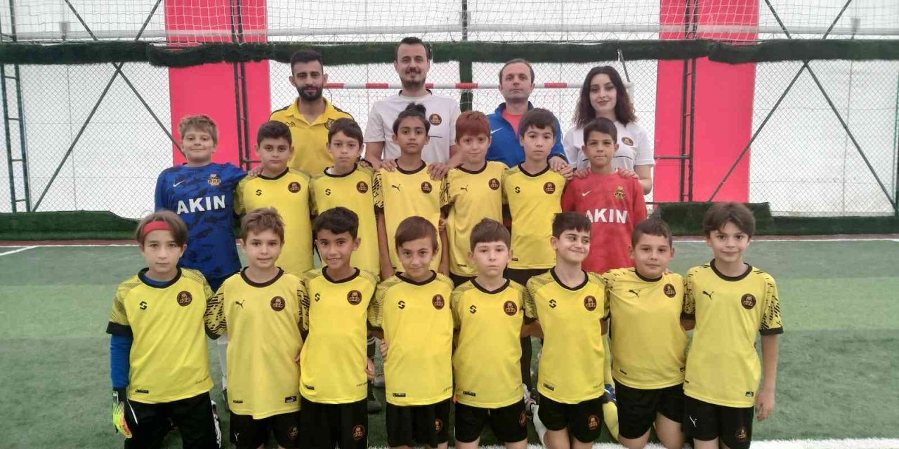 Dostluk Turnuvasında Kozlarını Paylaştılar