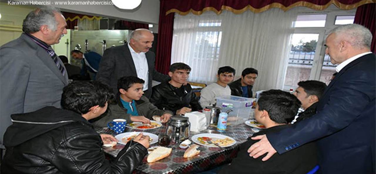 Vali Meral Öğrencilerle Kahvaltıda Bir Araya Geldi